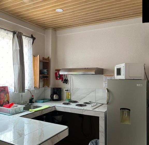 هاستل Apartamentos Mansión Tropical