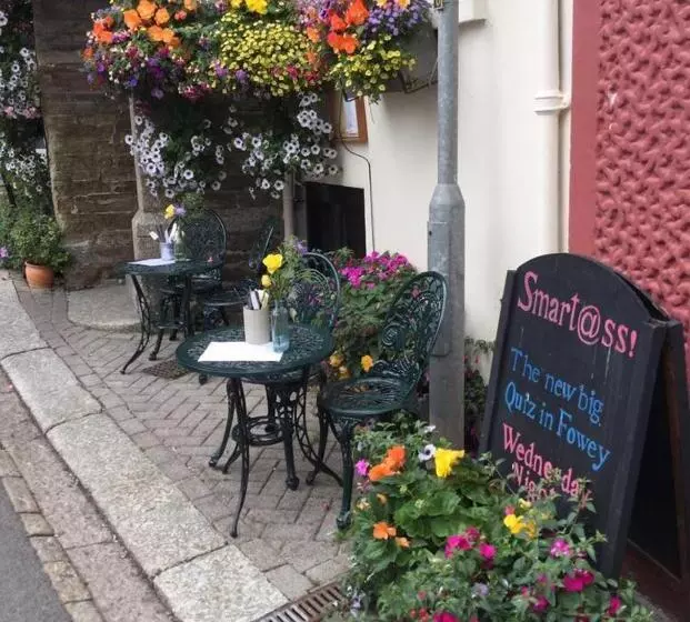 Retkeilymaja The Ship Inn Fowey