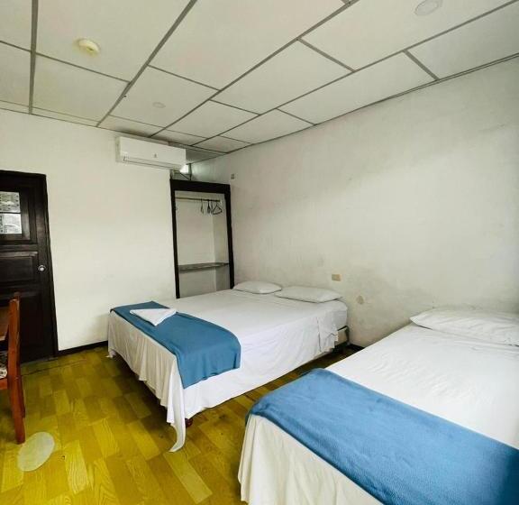 Pension Hostal Darwin B&b