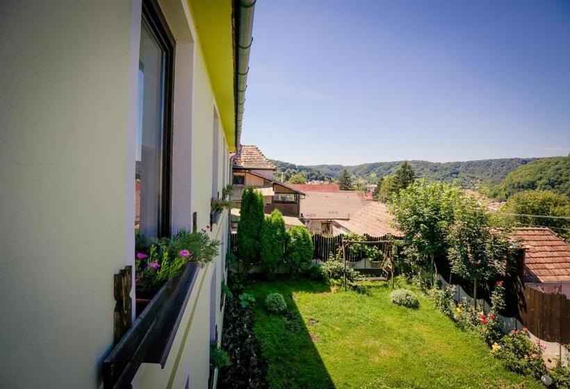 پانسیون Panorama Guesthouse