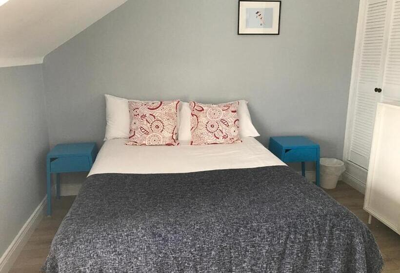 بنسيون Rolling Wave Guesthouse