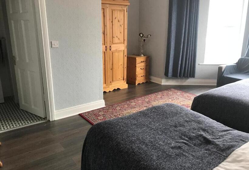 بنسيون Rolling Wave Guesthouse