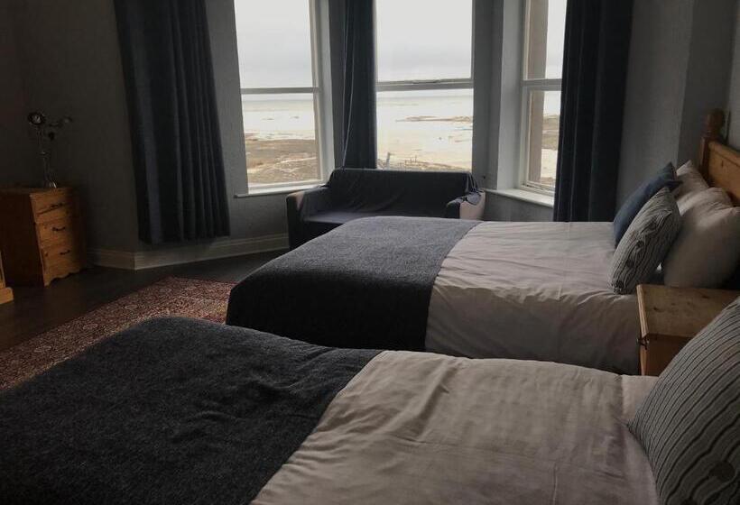 بنسيون Rolling Wave Guesthouse