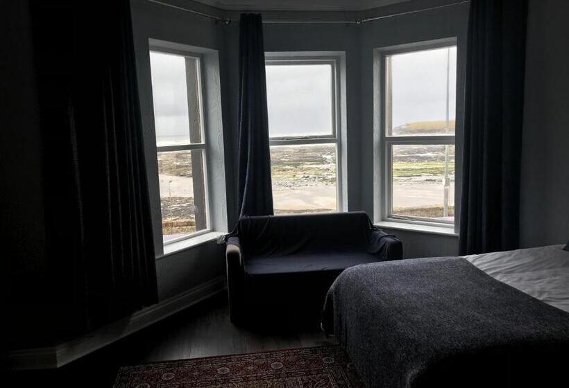 بنسيون Rolling Wave Guesthouse