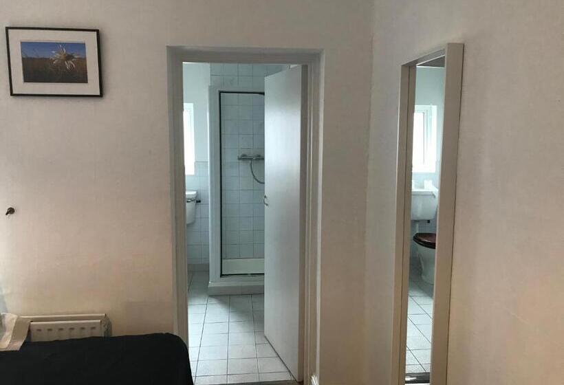 بنسيون Rolling Wave Guesthouse