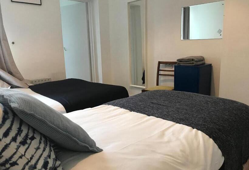 بنسيون Rolling Wave Guesthouse