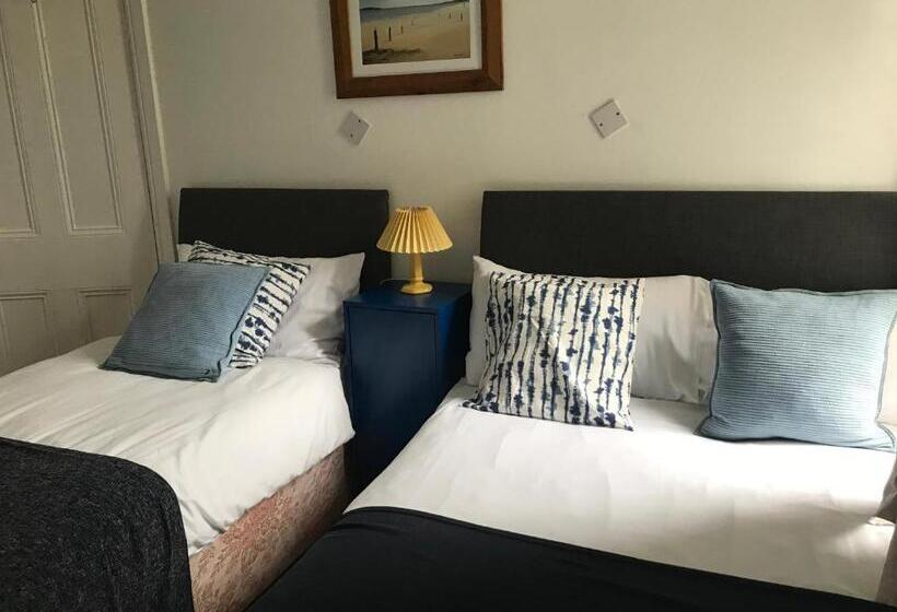 بنسيون Rolling Wave Guesthouse