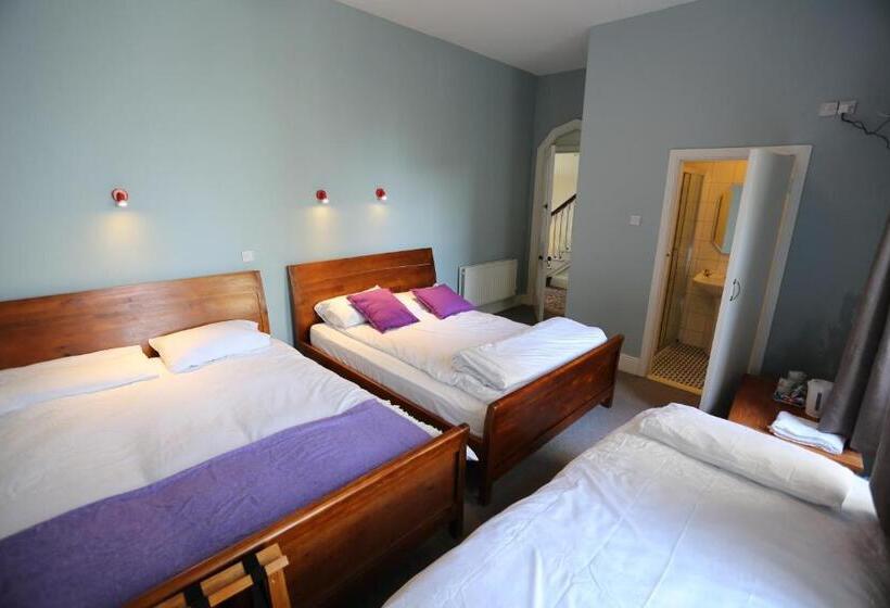 بنسيون Rolling Wave Guesthouse