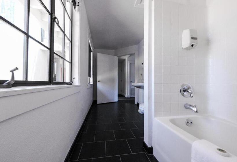 ユースホステル Atterdag Inn