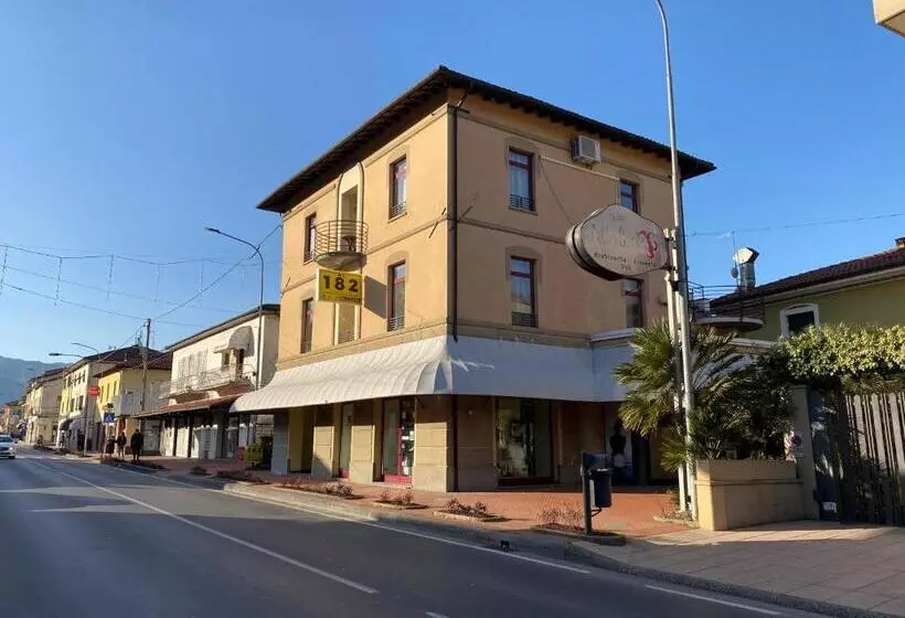 ペンション Al 182