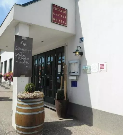 Retkeilymaja & Restaurant Braunstein   Pauli´s Stuben