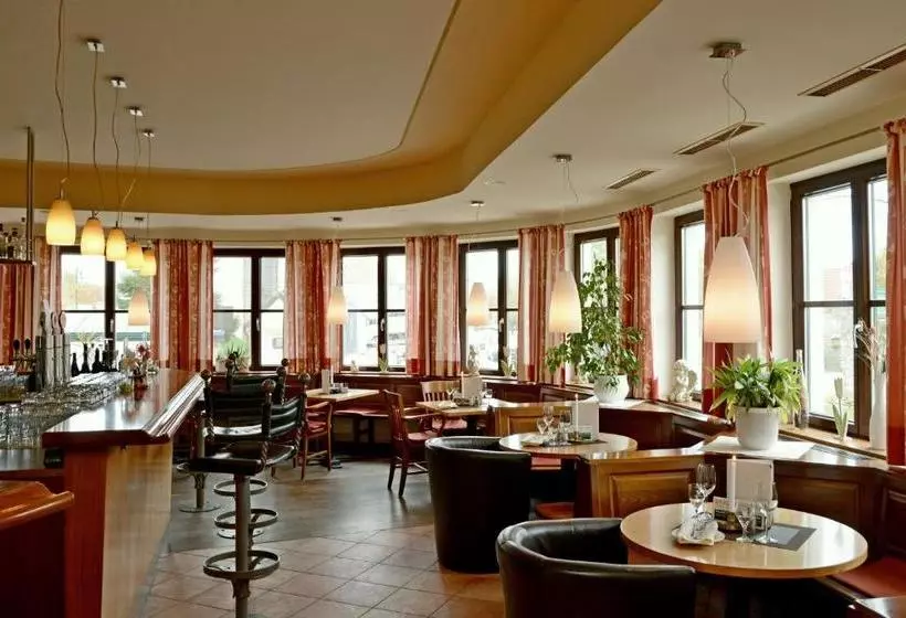 Retkeilymaja & Restaurant Braunstein   Pauli´s Stuben