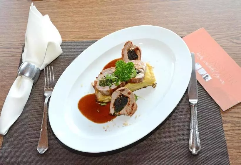 Retkeilymaja & Restaurant Braunstein   Pauli´s Stuben