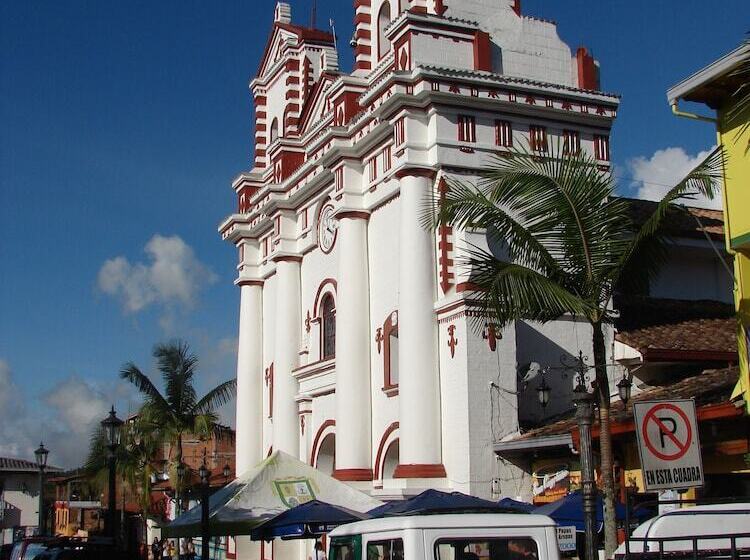 Пансион Marrokos Aeropuerto José María Córdova
