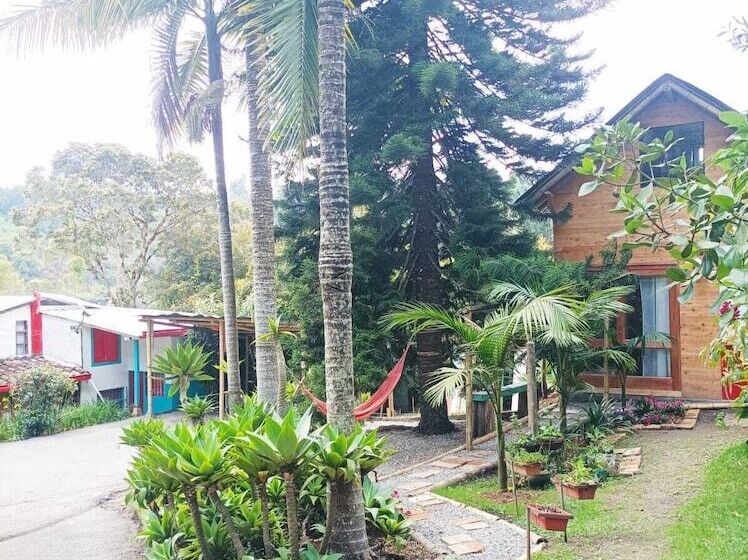 Пансион Marrokos Aeropuerto José María Córdova