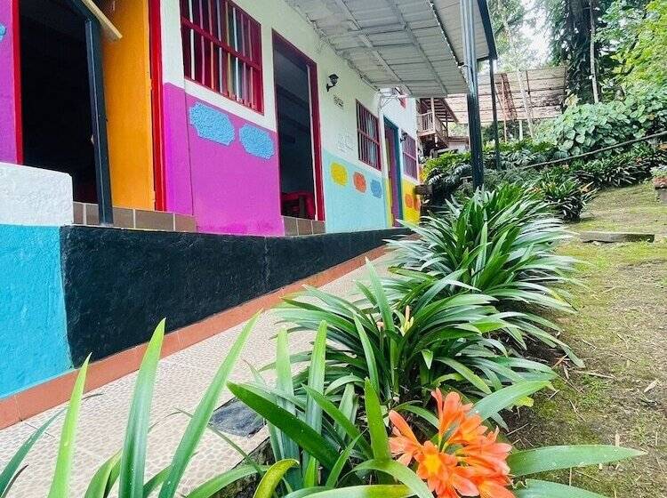 Пансион Marrokos Aeropuerto José María Córdova