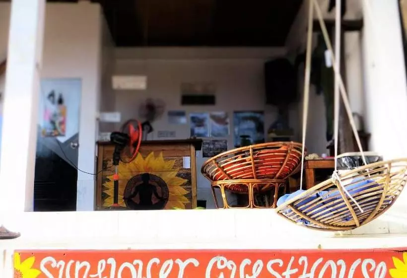 پانسیون Sunflower Guesthouse