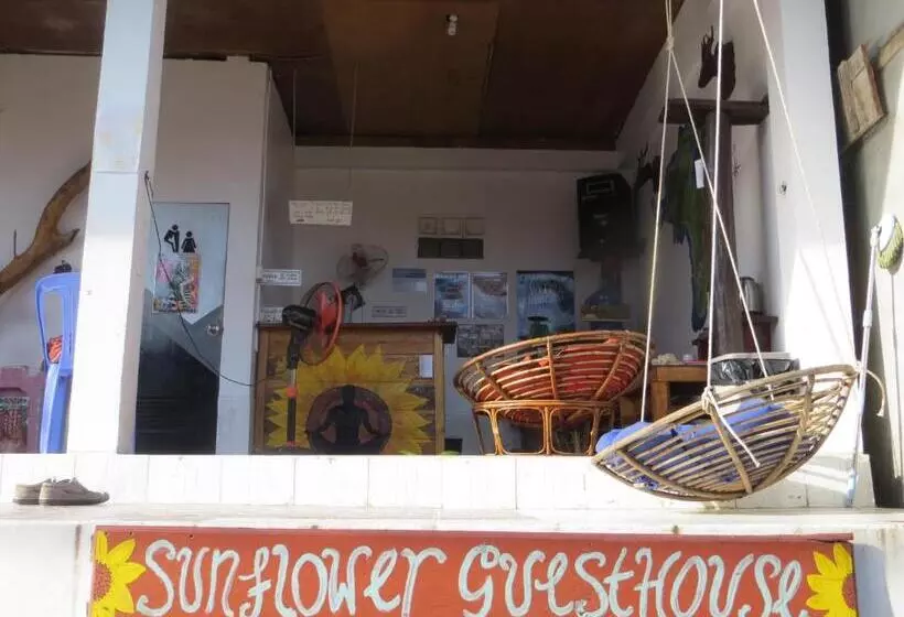پانسیون Sunflower Guesthouse