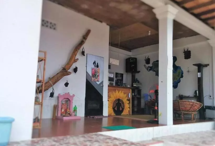 پانسیون Sunflower Guesthouse