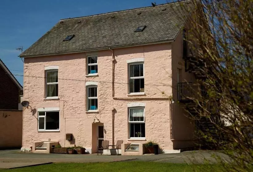 پانسیون Maenllwyd Guest House