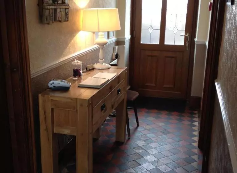 پانسیون Maenllwyd Guest House