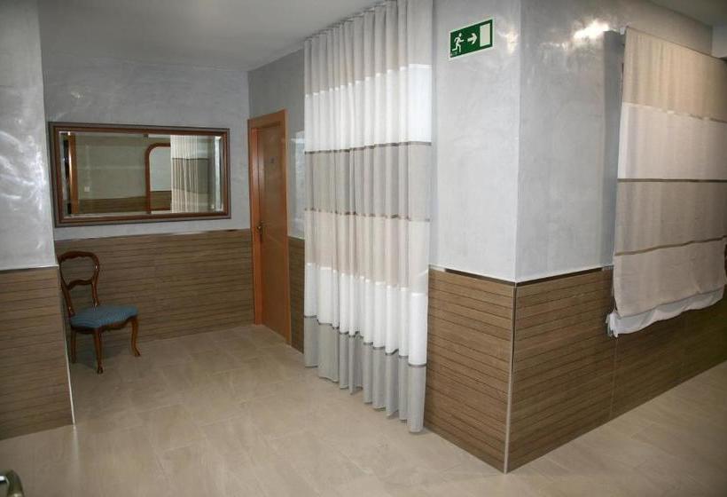 פנסיון Hostal Restaurante Grela