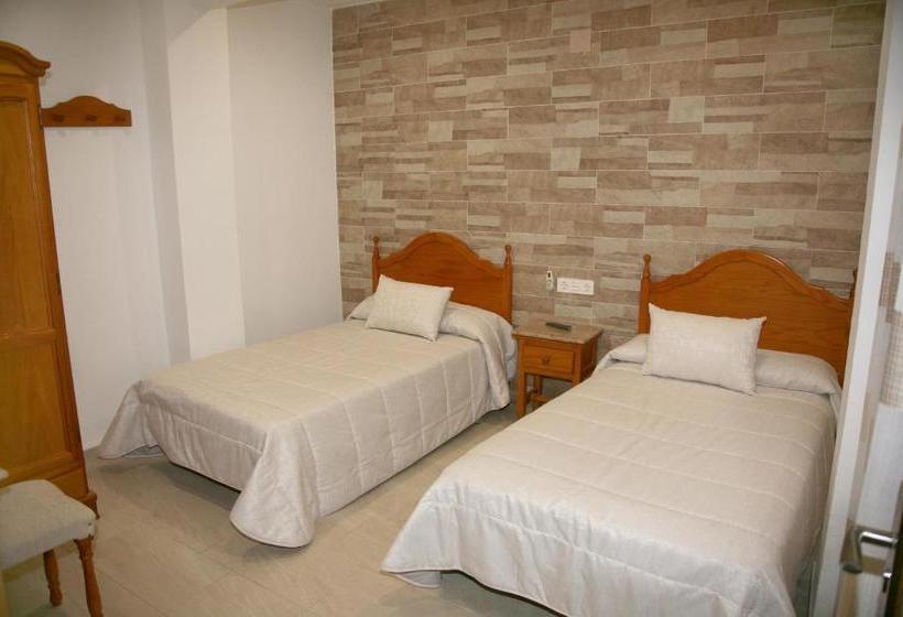 פנסיון Hostal Restaurante Grela