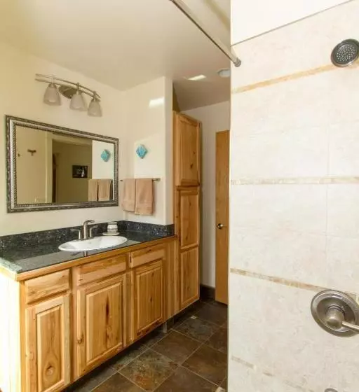 Majatalo Eagle Peak Guesthouse