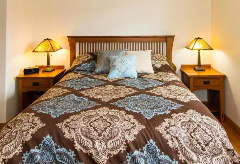 Majatalo Eagle Peak Guesthouse