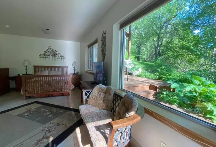 Majatalo Eagle Peak Guesthouse