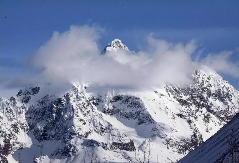 Majatalo Eagle Peak Guesthouse