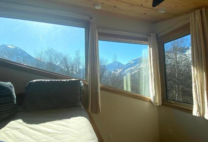 Pensjonat Eagle Peak Guesthouse