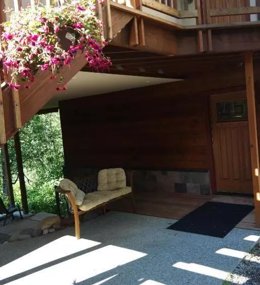 Majatalo Eagle Peak Guesthouse