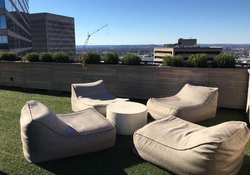 Fairlane Hotel Nashville, By Oliver