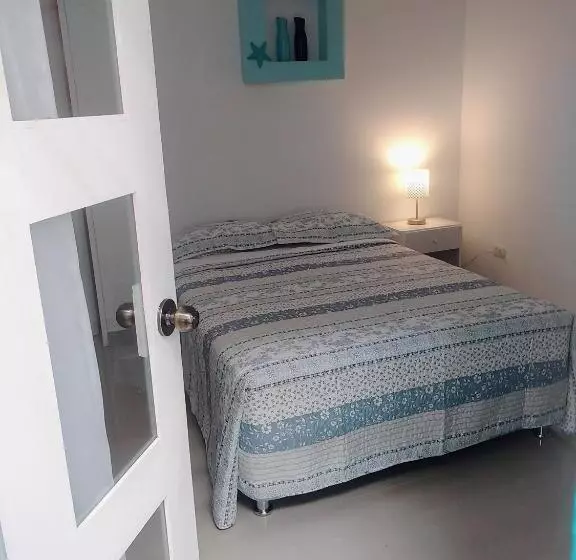 ペンション Aquamarine Paracas Beach Hostal