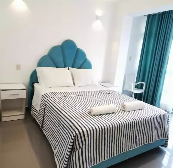 ペンション Aquamarine Paracas Beach Hostal