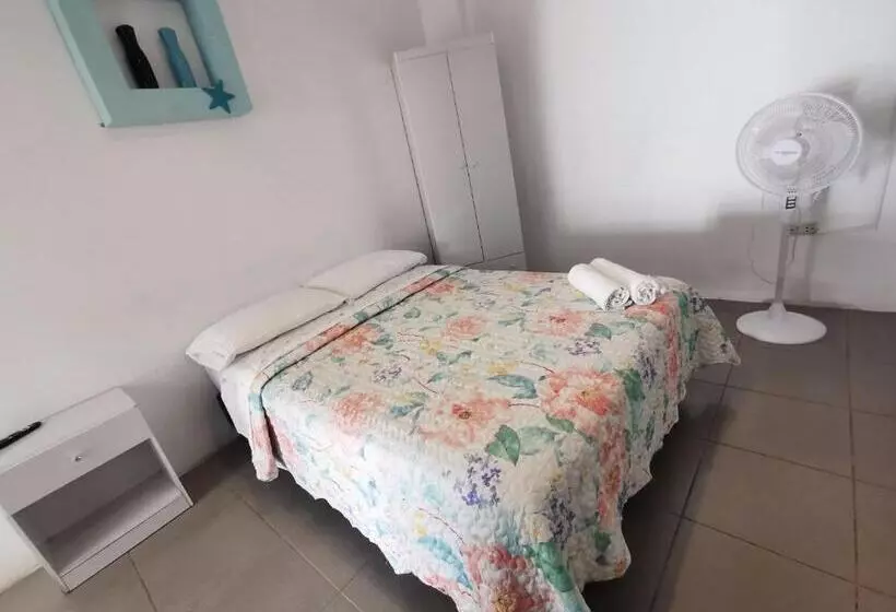ペンション Aquamarine Paracas Beach Hostal