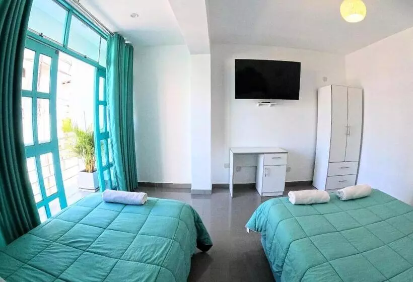 ペンション Aquamarine Paracas Beach Hostal