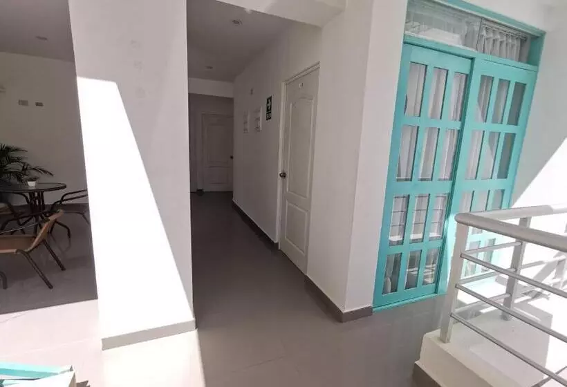 ペンション Aquamarine Paracas Beach Hostal
