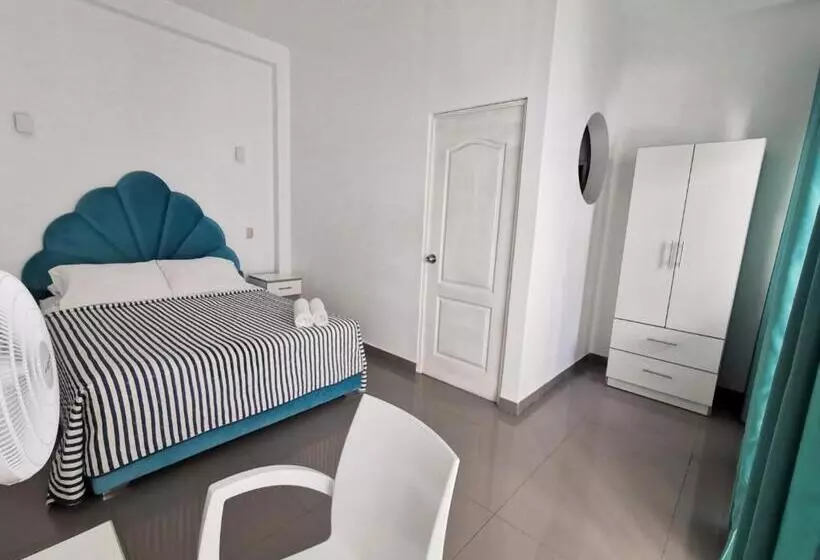 ペンション Aquamarine Paracas Beach Hostal