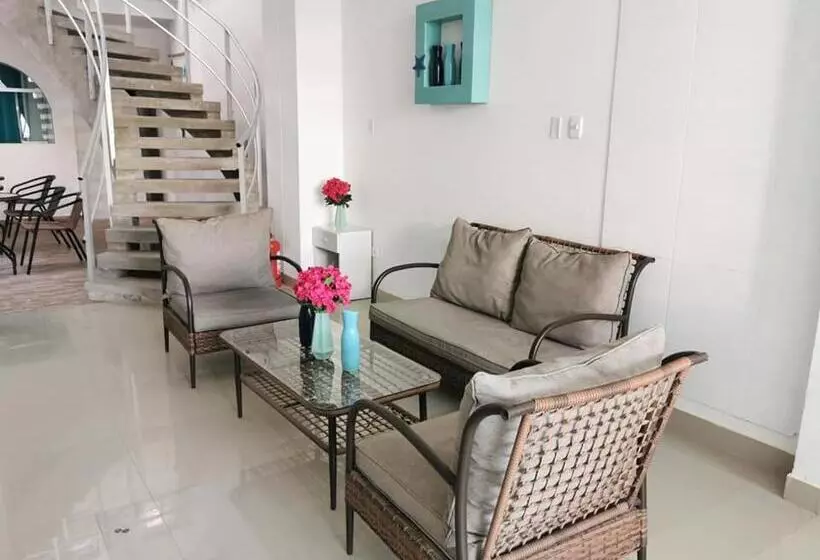 ペンション Aquamarine Paracas Beach Hostal