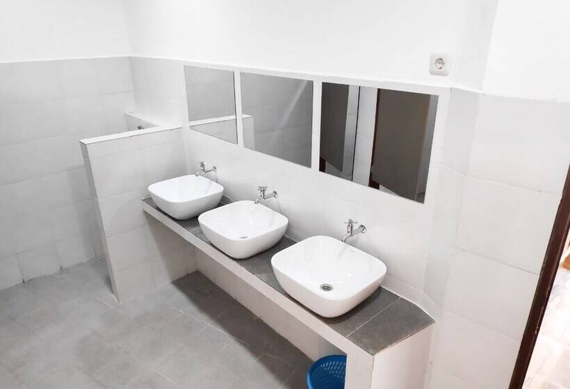 ユースホステル Gili Pirates Dive & Bnb