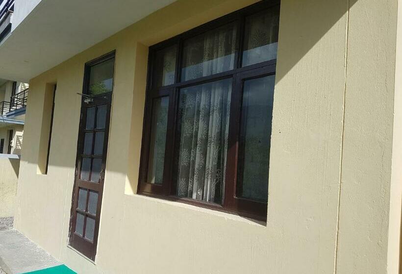 Bed and Breakfast Ekaant Homes