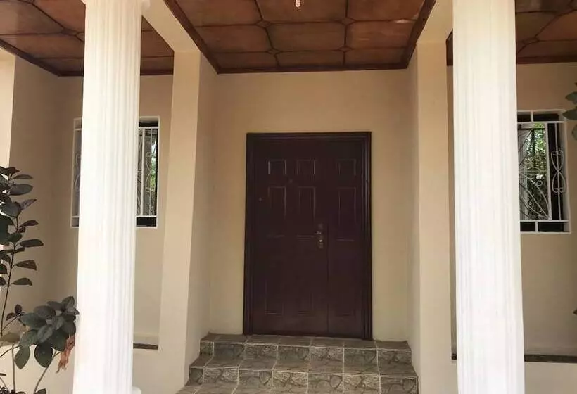 تختخواب و صبحانه Ishmajoso Lodge