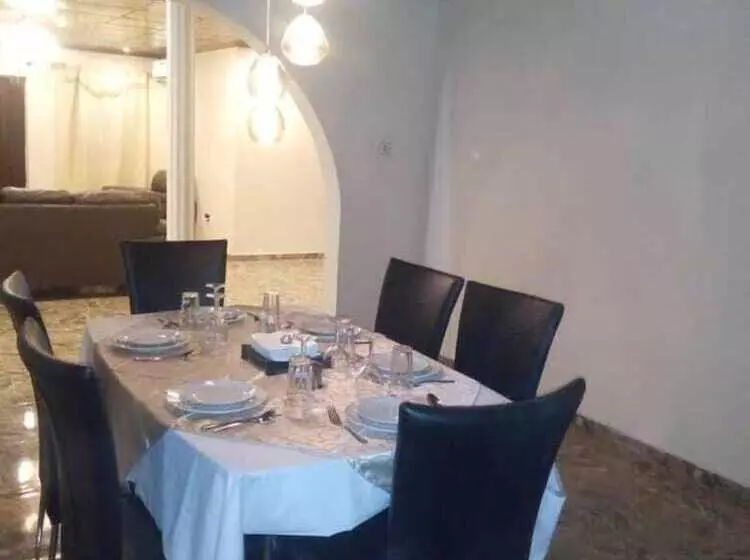 تختخواب و صبحانه Ishmajoso Lodge