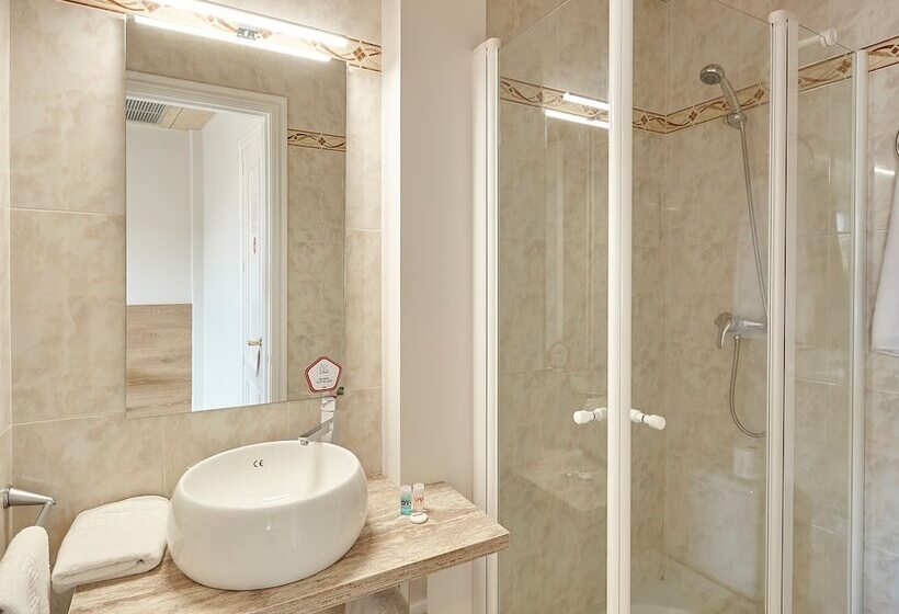 호텔 Hostal Nobadis