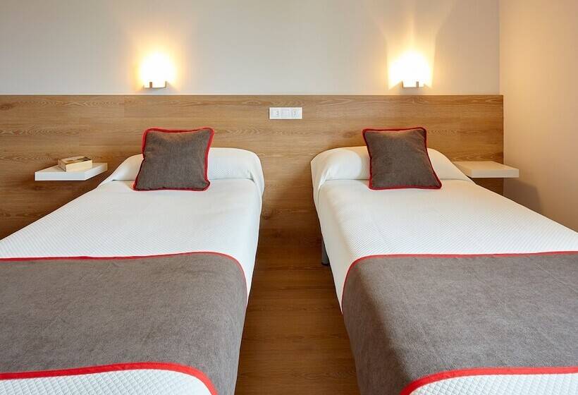 호텔 Hostal Nobadis