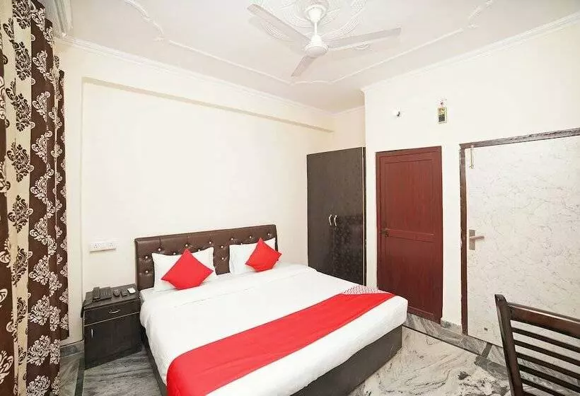 Oyo 30480 Hotel Mohan Palace
