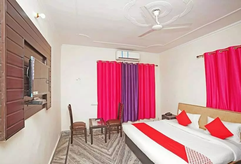Oyo 30480 Hotel Mohan Palace