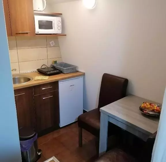 Prenoćište Day Holiday